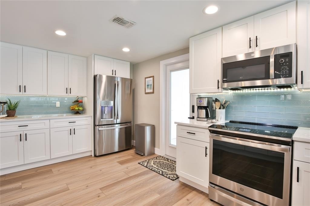 211 Island Circle - Photo 7