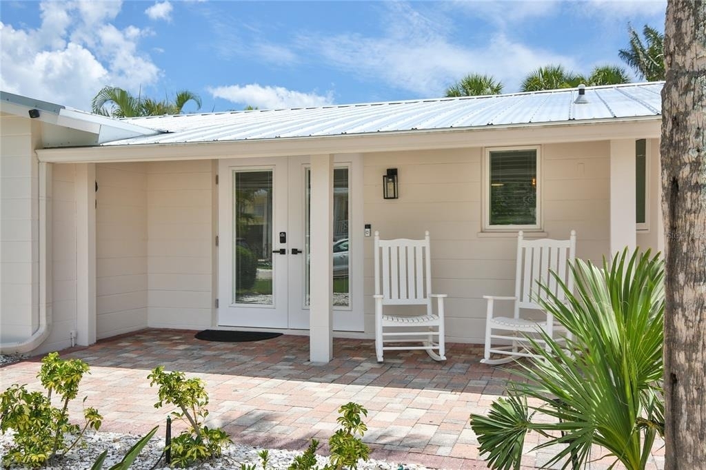 211 Island Circle - Photo 2