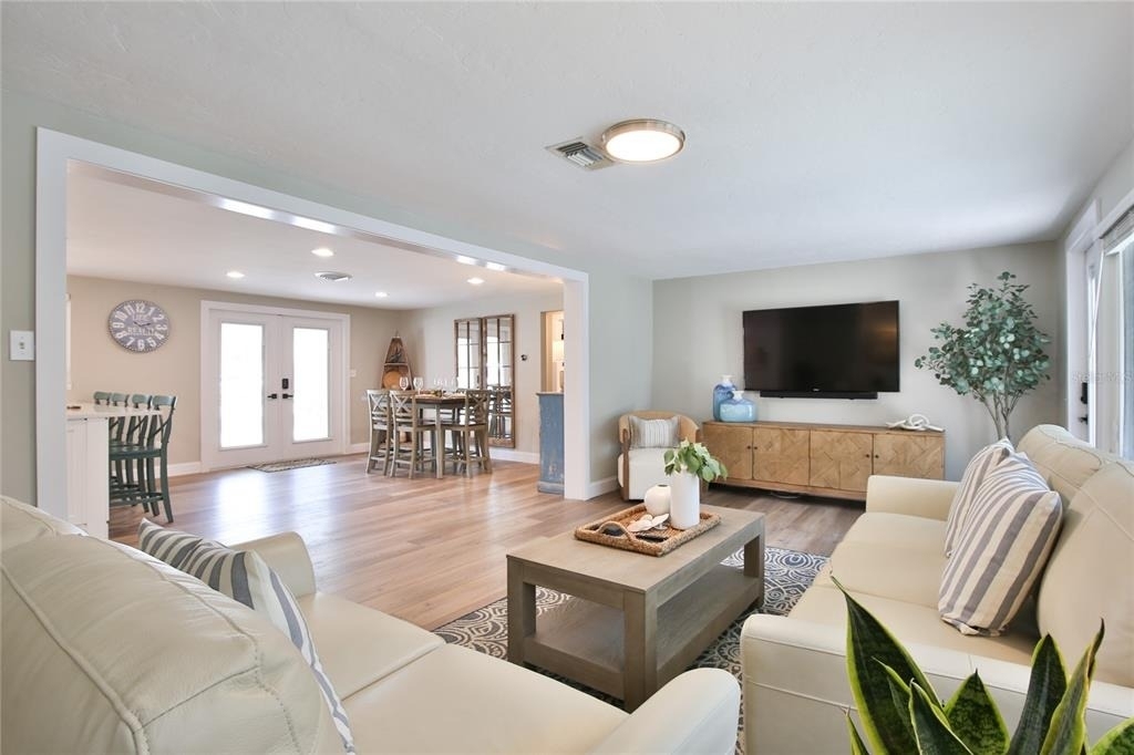 211 Island Circle - Photo 4