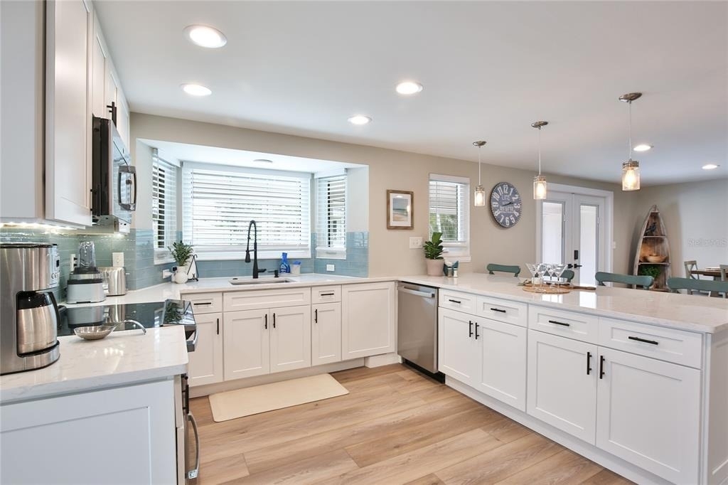 211 Island Circle - Photo 8