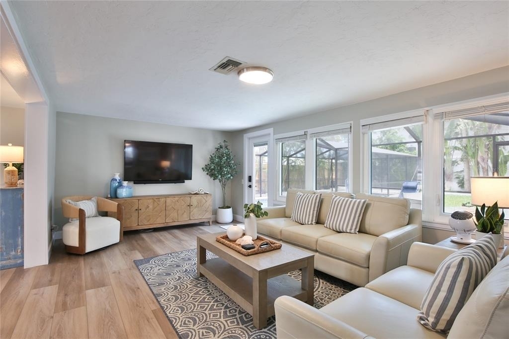 211 Island Circle - Photo 3
