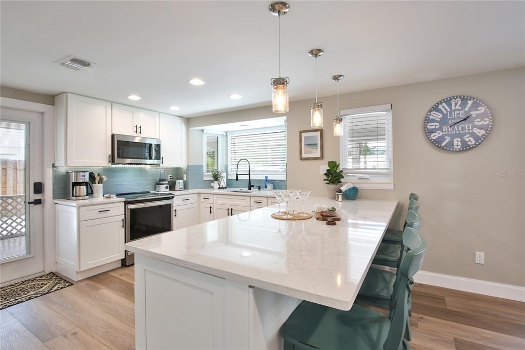 211 Island Circle - Photo 10