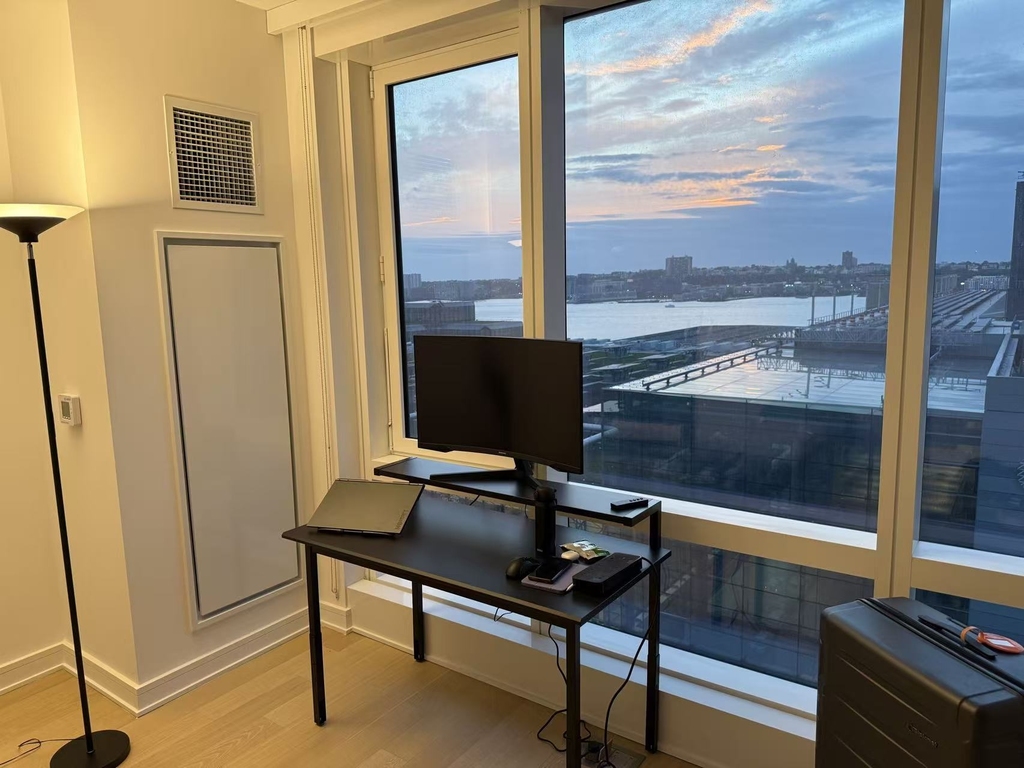 555 West 38th Street - Photo 8