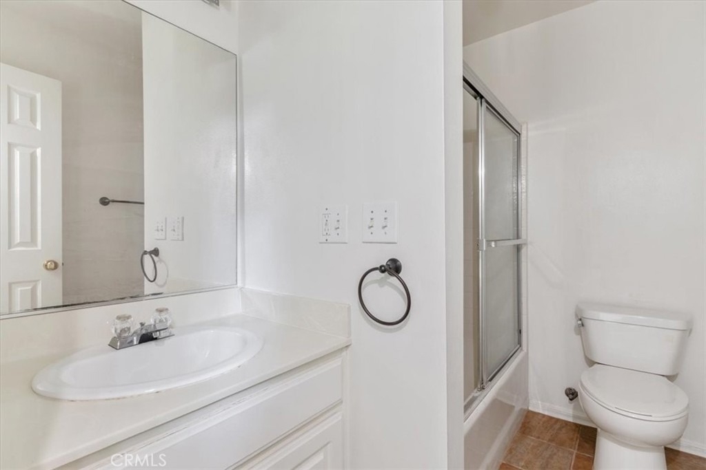 18640 Collins Street - Photo 17