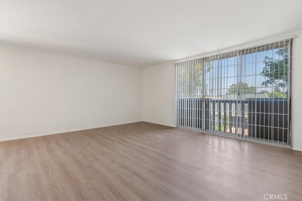 18640 Collins Street - Photo 9
