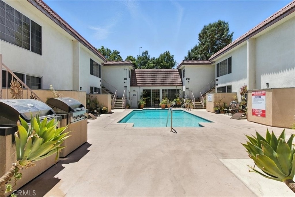 18640 Collins Street - Photo 20