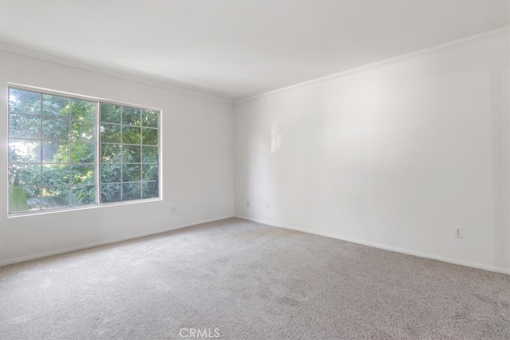 18640 Collins Street - Photo 14