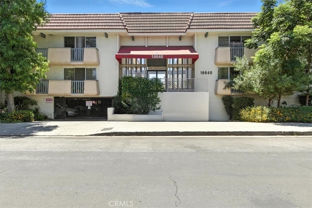 18640 Collins Street - Photo 0