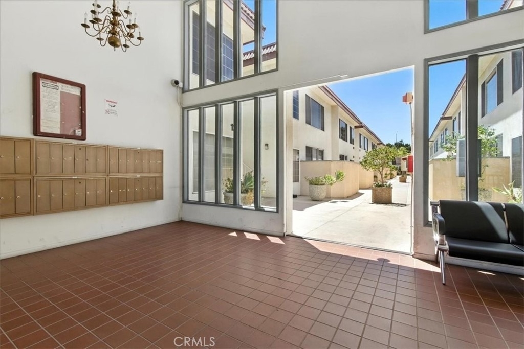 18640 Collins Street - Photo 18