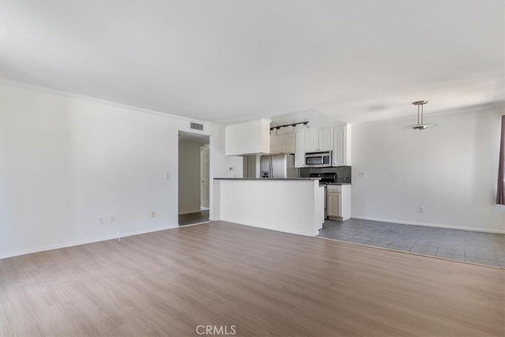 18640 Collins Street - Photo 10