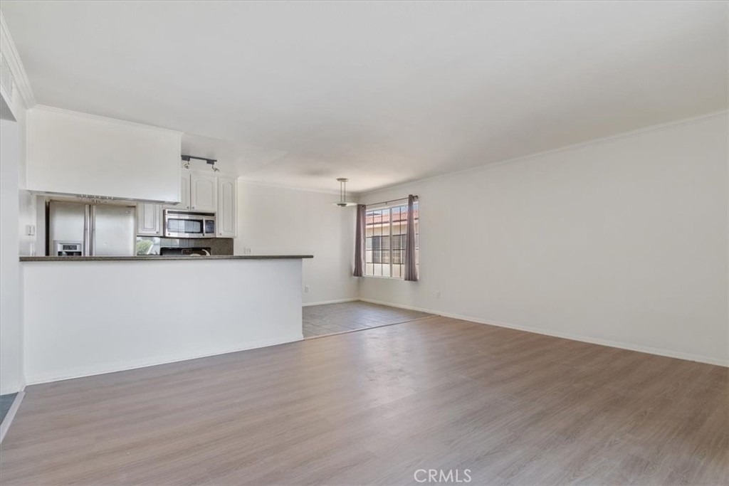 18640 Collins Street - Photo 11