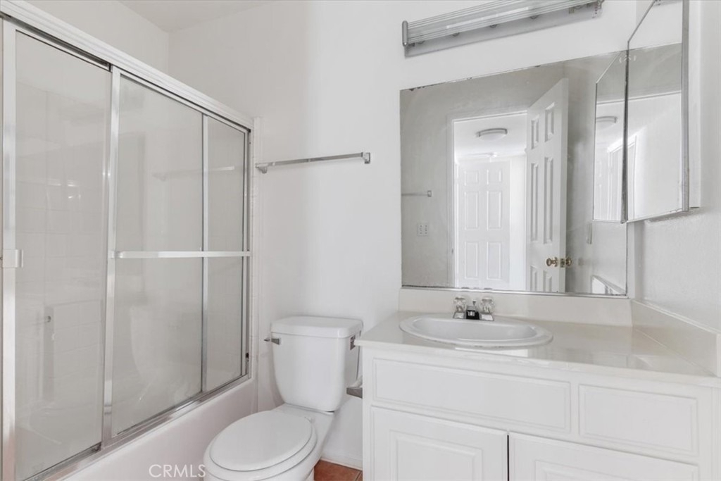 18640 Collins Street - Photo 13
