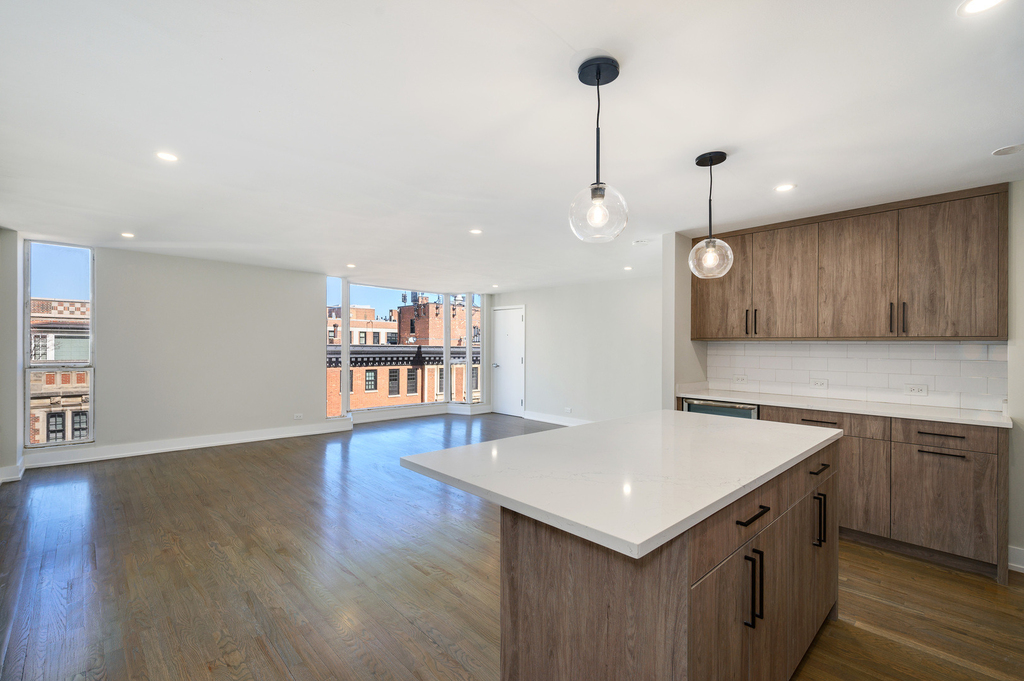 227 E Walton Place - Photo 6