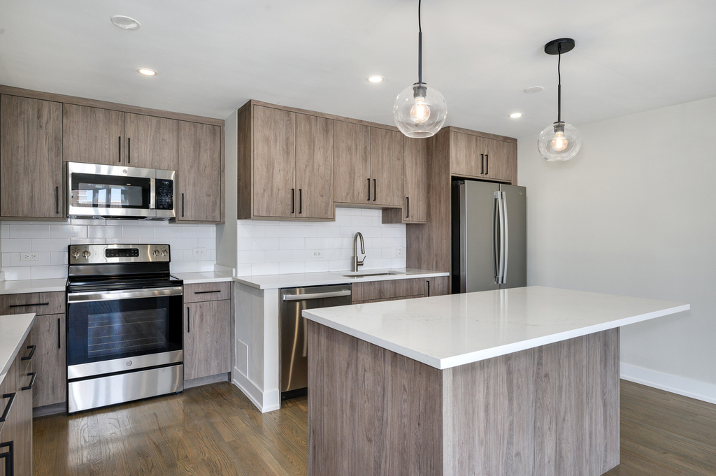 227 E Walton Place - Photo 2