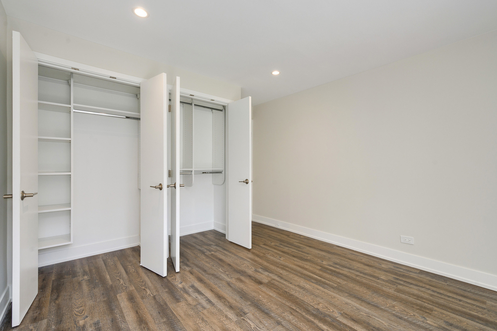 227 E Walton Place - Photo 11