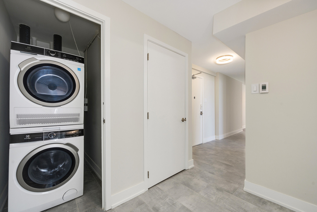 227 E Walton Place - Photo 13