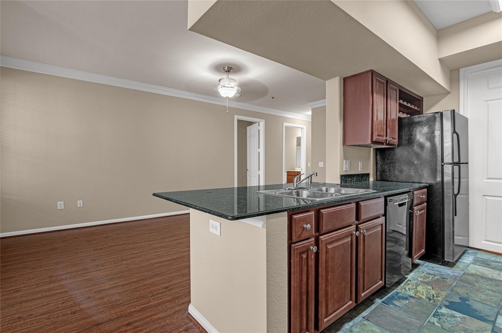 7575 Kirby Drive - Photo 17