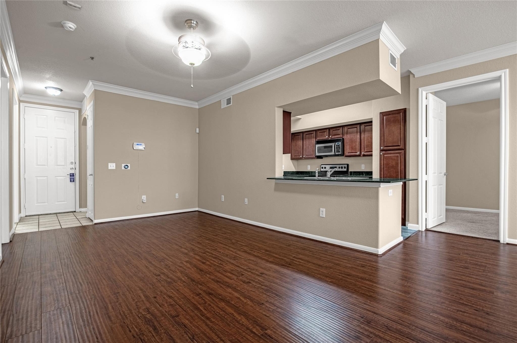 7575 Kirby Drive - Photo 11