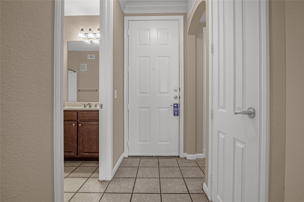 7575 Kirby Drive - Photo 5