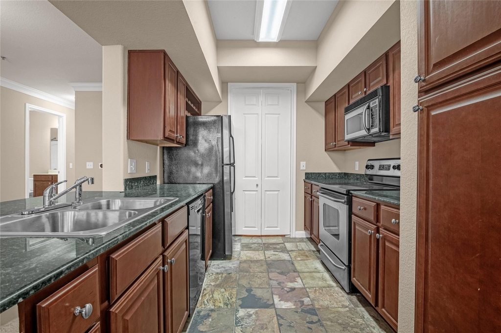 7575 Kirby Drive - Photo 16