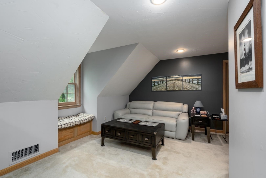 39 Robertson - Photo 36