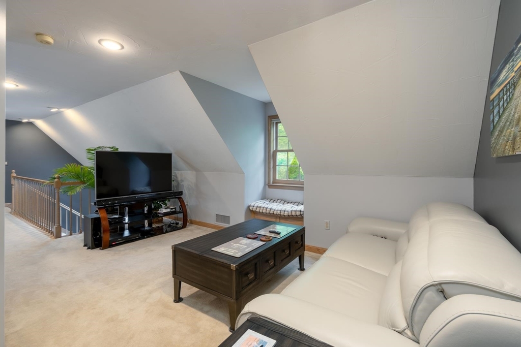 39 Robertson - Photo 37