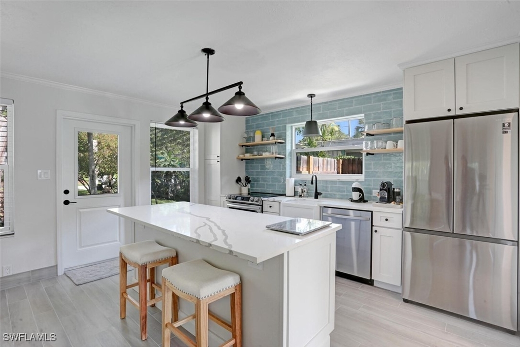 982 13th Street N - Photo 3