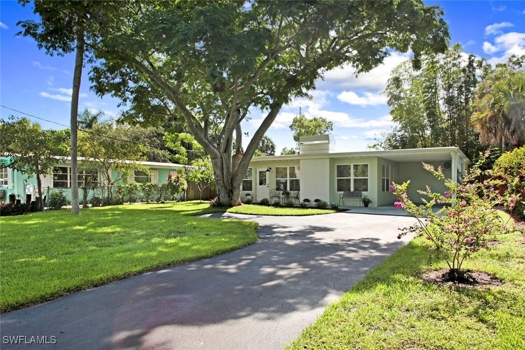 982 13th Street N - Photo 0