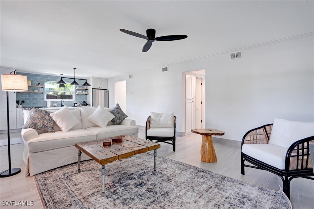 982 13th Street N - Photo 8