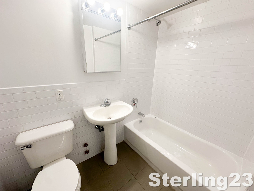 31-72 31st Street - Photo 5