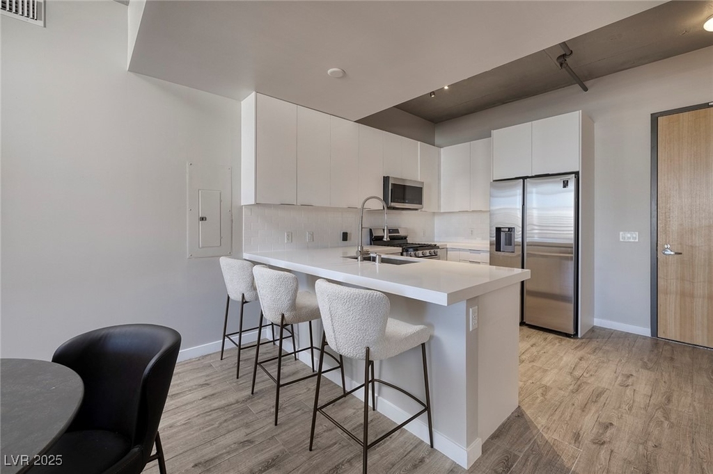 353 E Bonneville Avenue - Photo 8