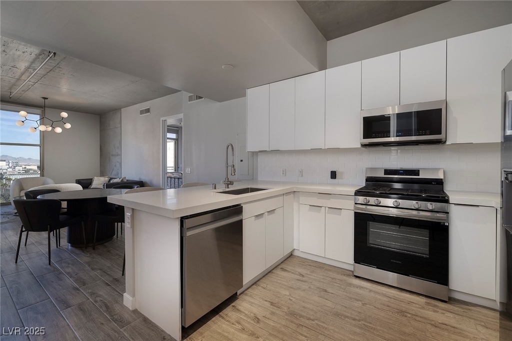 353 E Bonneville Avenue - Photo 9