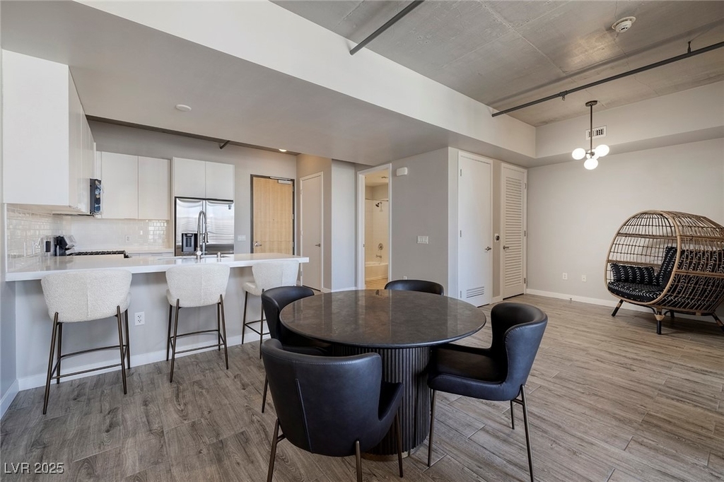 353 E Bonneville Avenue - Photo 10