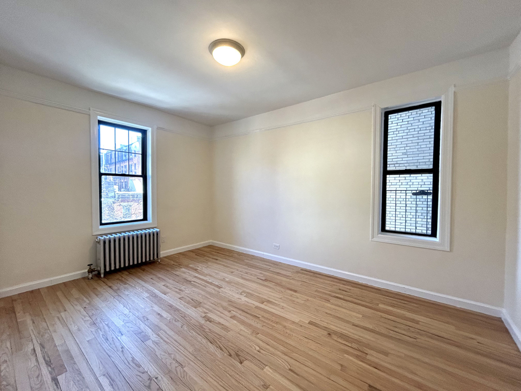 West 10th Street - Photo 3