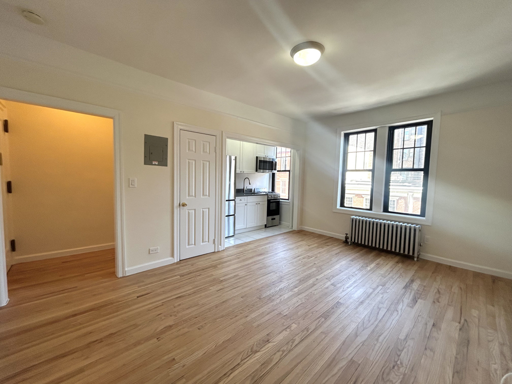 West 10th Street - Photo 1