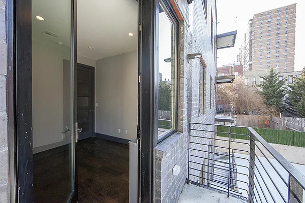 127 Boerum Street - Photo 8