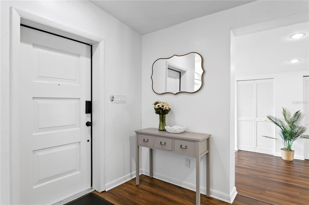 2407 S Lois Avenue - Photo 1