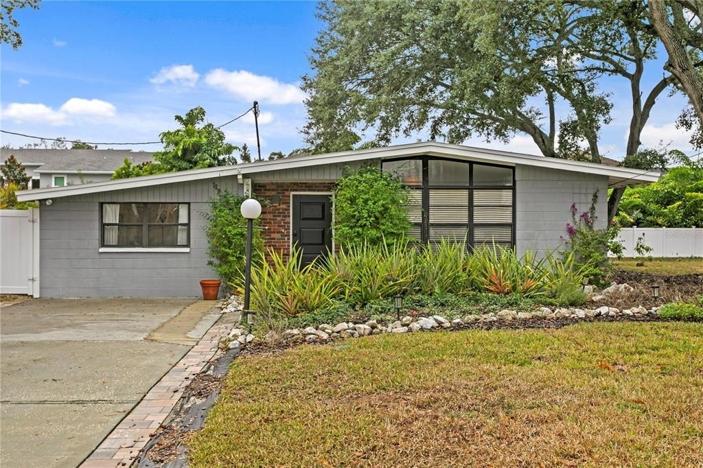2407 S Lois Avenue - Photo 0