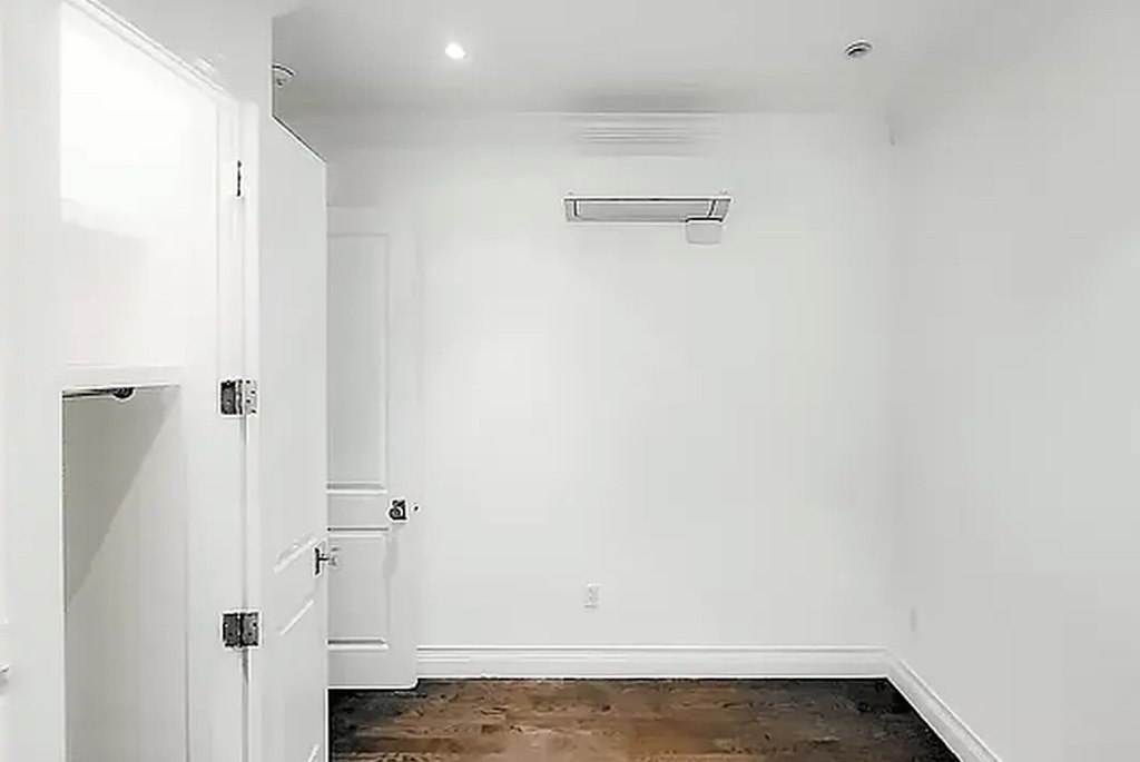 350 3rd Avenue - Photo 8