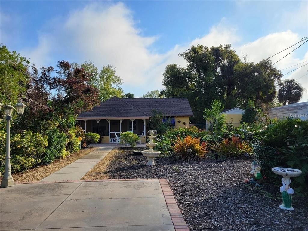 1370 Greenway Drive - Photo 0