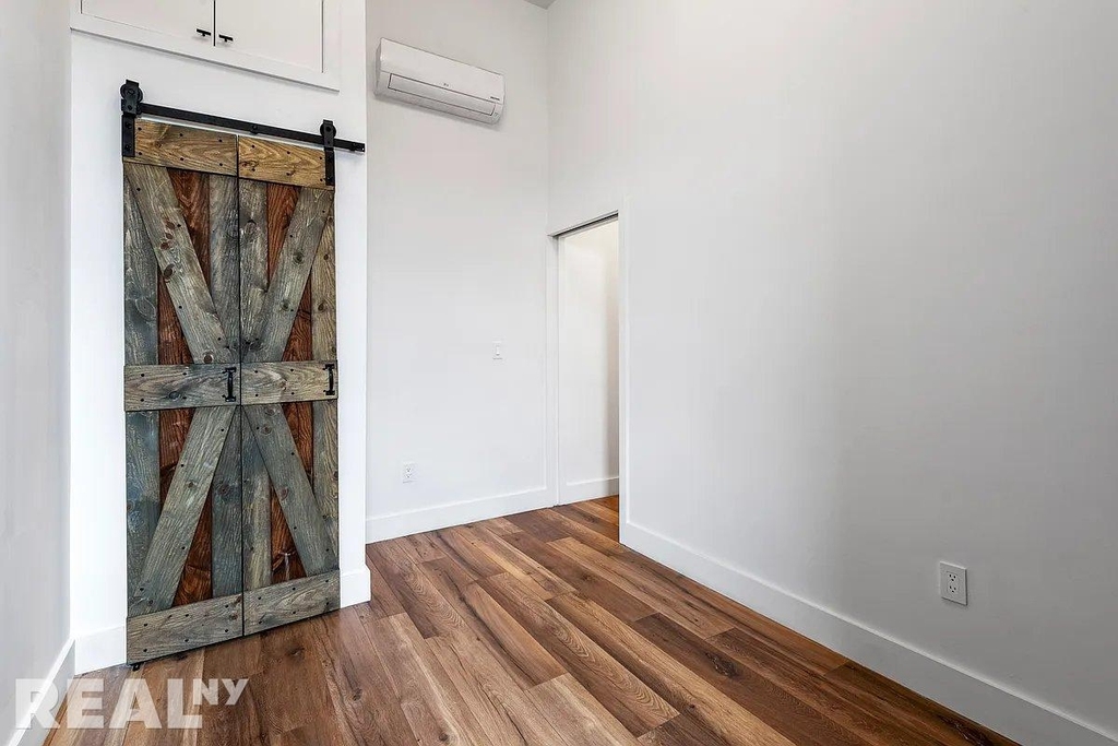 16 Howard Avenue - Photo 5