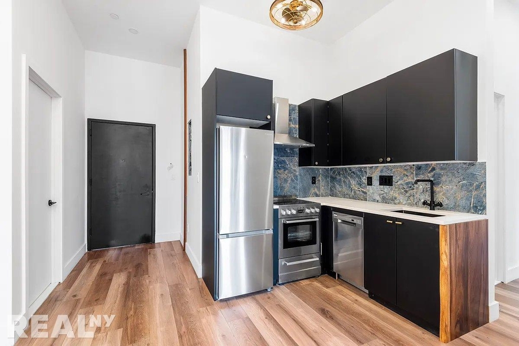 16 Howard Avenue - Photo 1