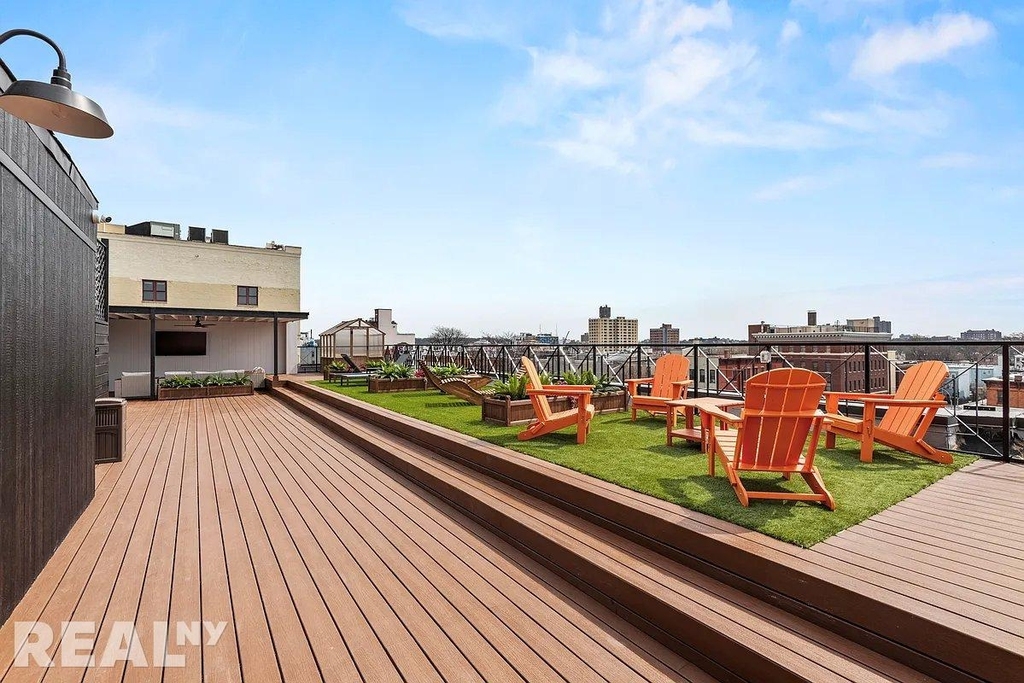 16 Howard Avenue - Photo 8