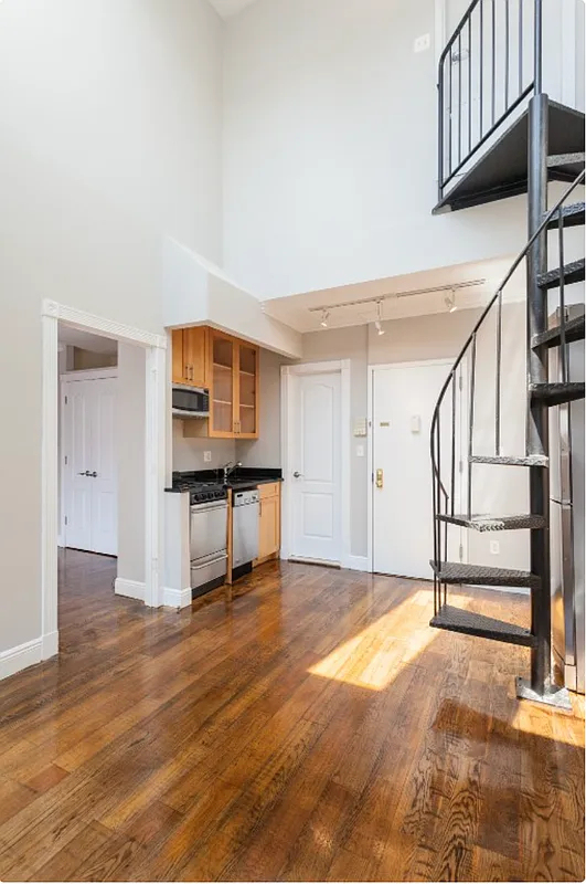 350 West 21st Street - Photo 3