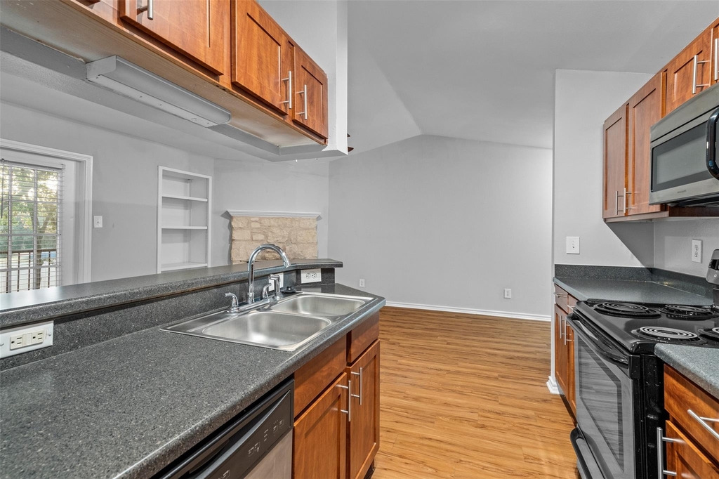 6804 N Capital Of Texas Highway - Photo 5