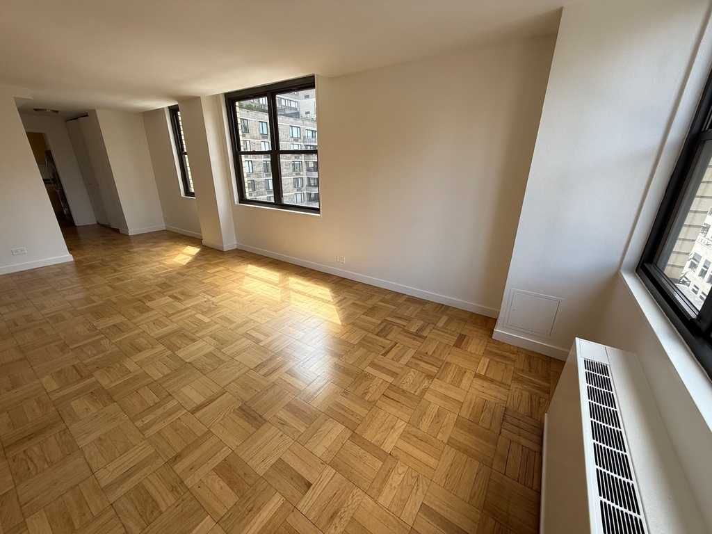  East 49th Street - Photo 3