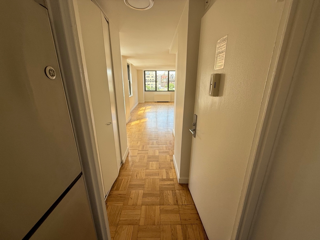  East 49th Street - Photo 6