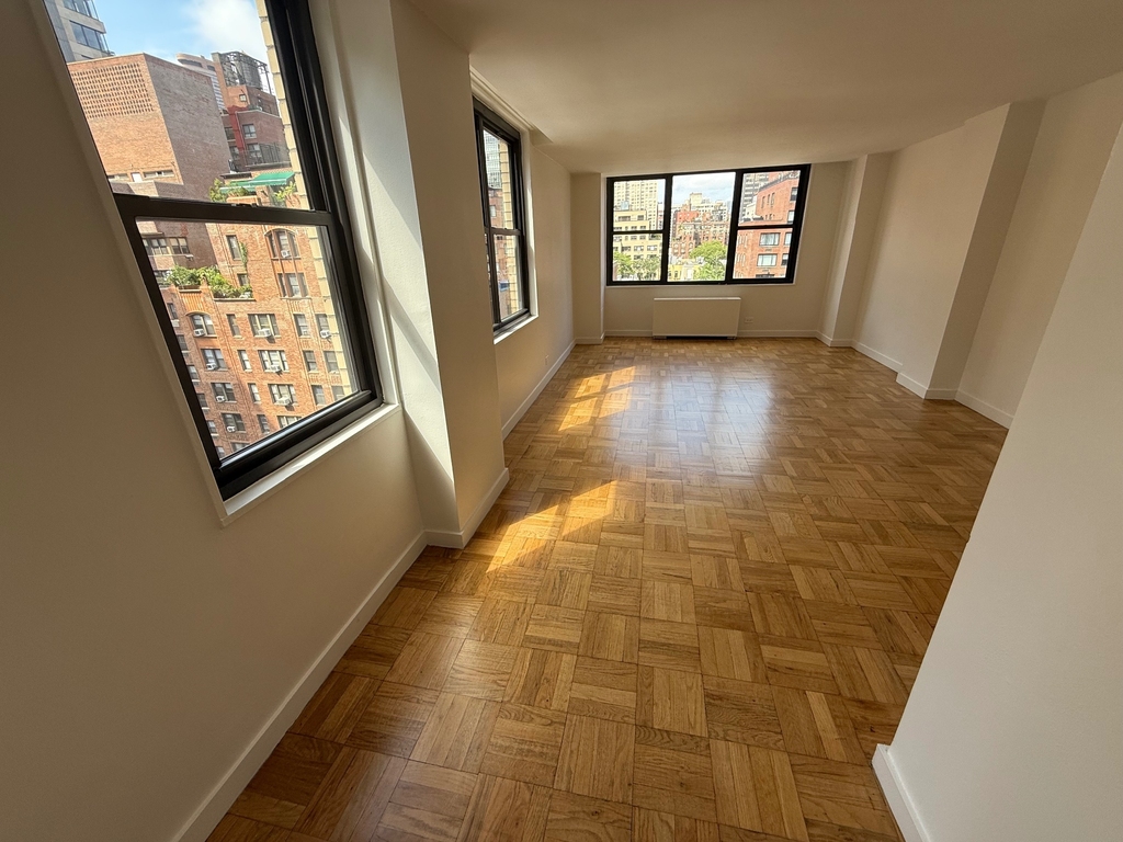  East 49th Street - Photo 0
