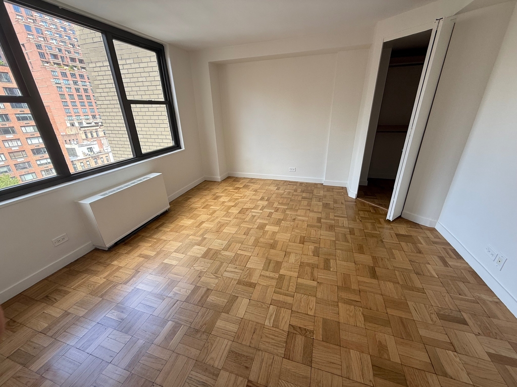  East 49th Street - Photo 7