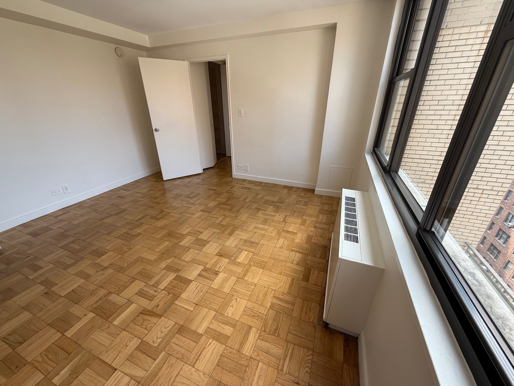  East 49th Street - Photo 10
